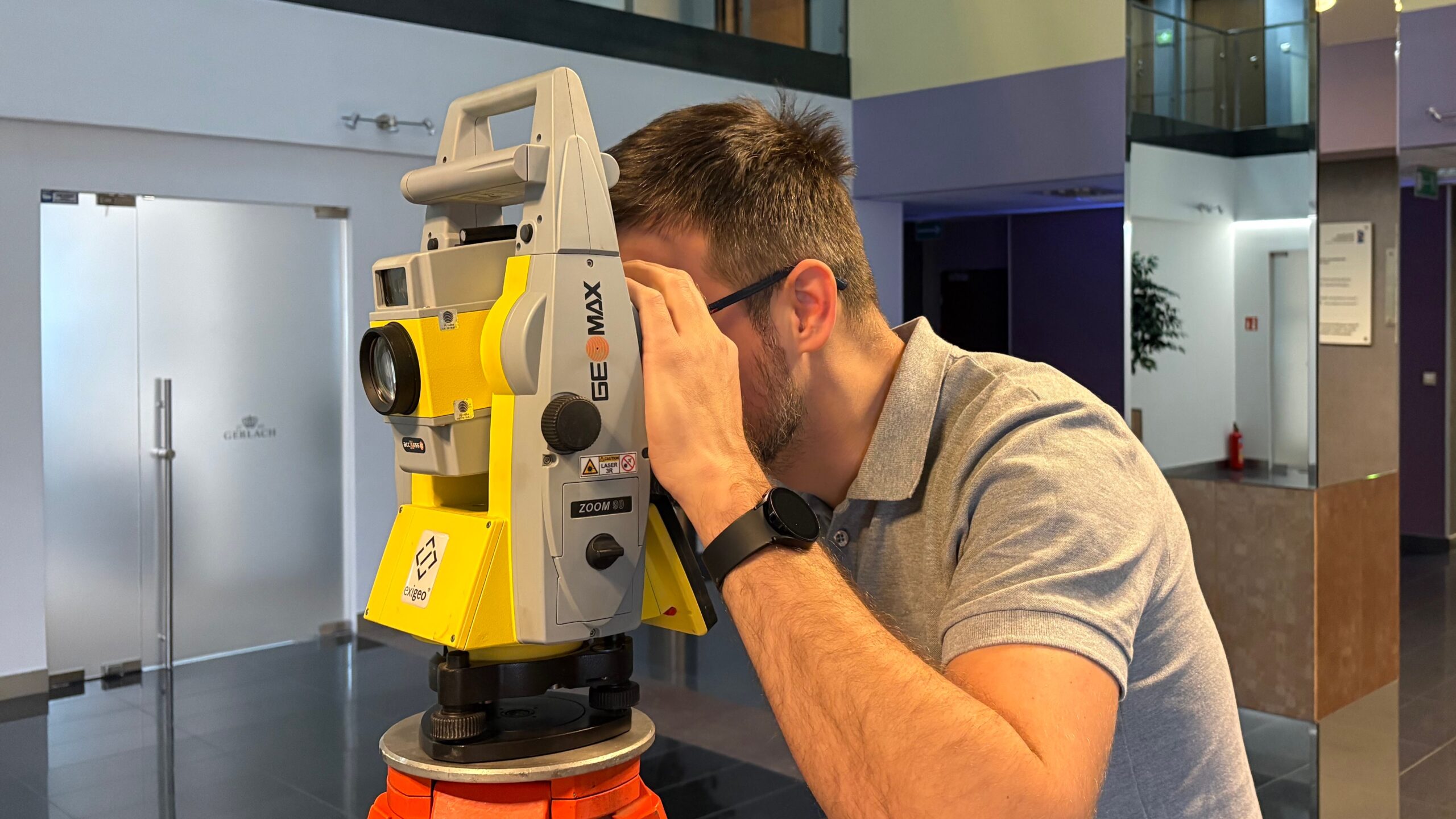 pomiary powierzchni przez geodete